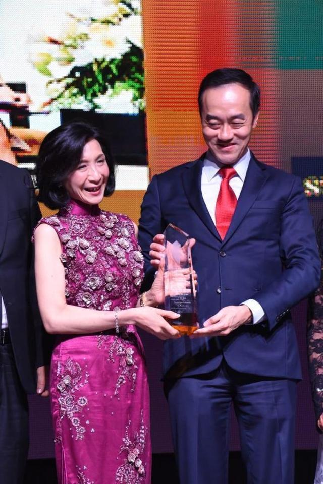 新加坡女首富,身价815亿却偏爱旗袍,优雅自信美到骨子