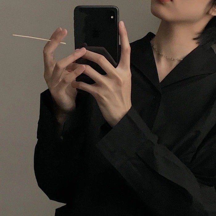 一组充满高级感的男生头像