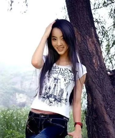 李思思进入央视前的样子,天生是个美人胚子,天然素颜照流出