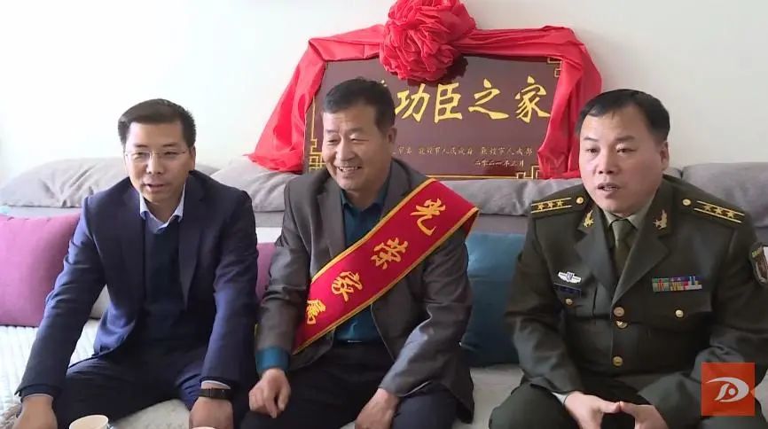 敦煌:热热闹闹送喜报 军人家庭受尊崇