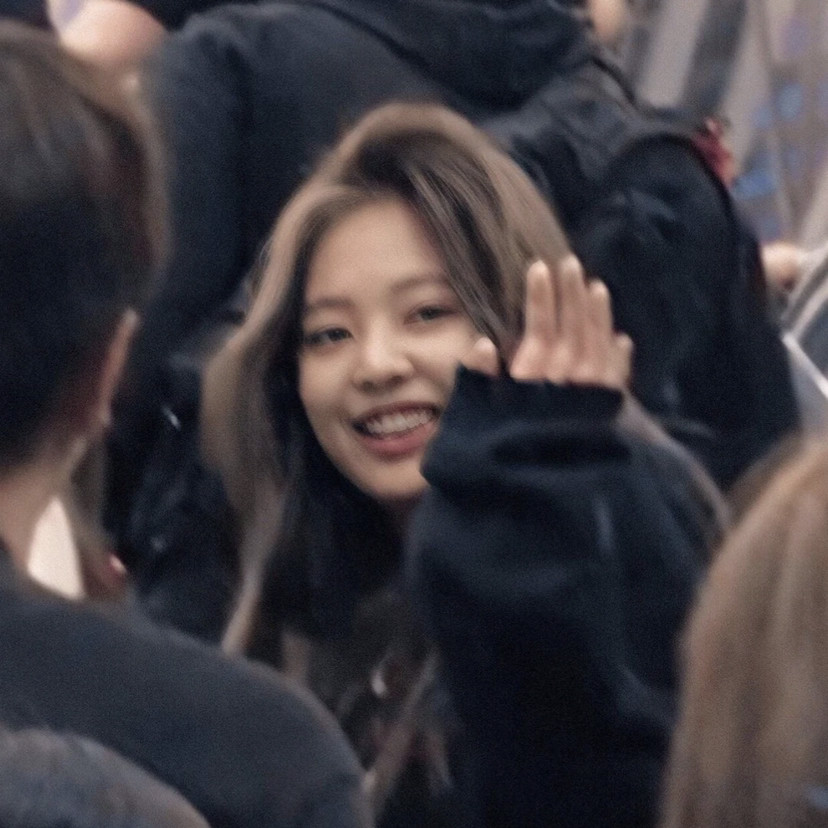 blackpink jennie绝美头像 一个双马尾可爱到犯规的女人!