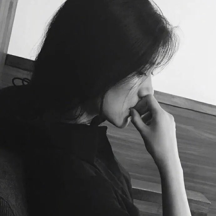 高冷腹黑的女生头像
