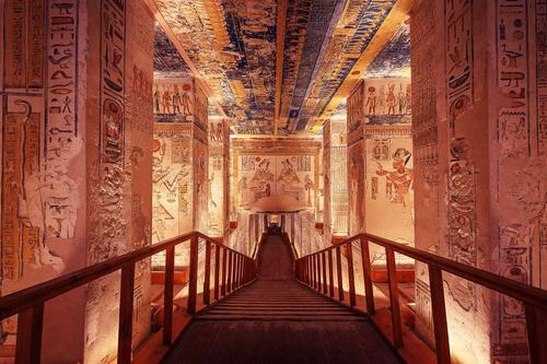 埃及法老传奇:图坦卡蒙与他神秘的黄金面具
