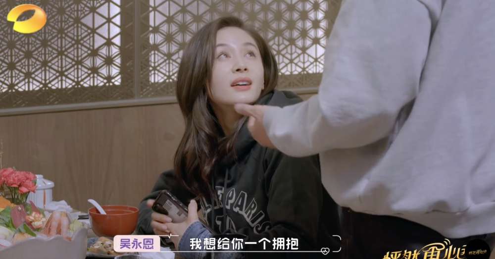 王子文首晒母子合照!儿子豆芽身高已达妈妈腰部,吴永恩是最大功臣
