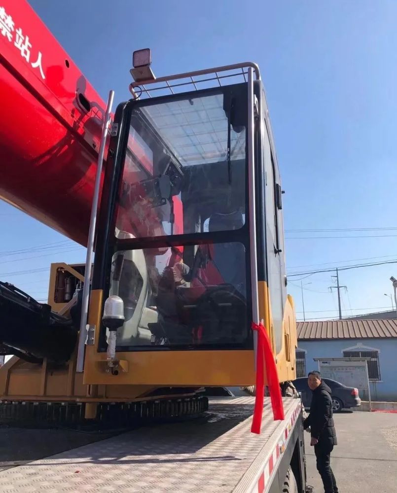 三一的新款25吊车,入门版 stc250e5-2,五节u型主臂,全