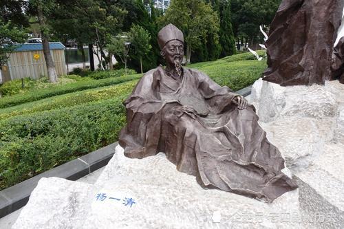 杨一清雕像