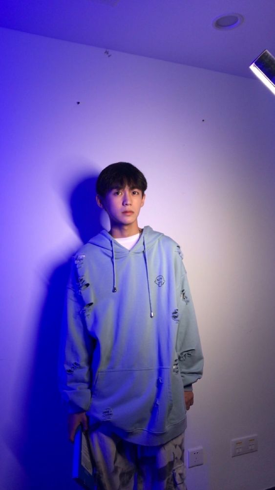 神仙壁纸:宝藏男孩余庆伟