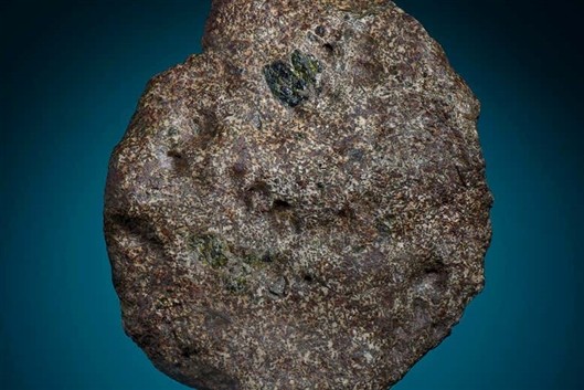 这颗陨石于2020年在撒哈拉沙漠被发现,历史能追溯到太阳系形成后200