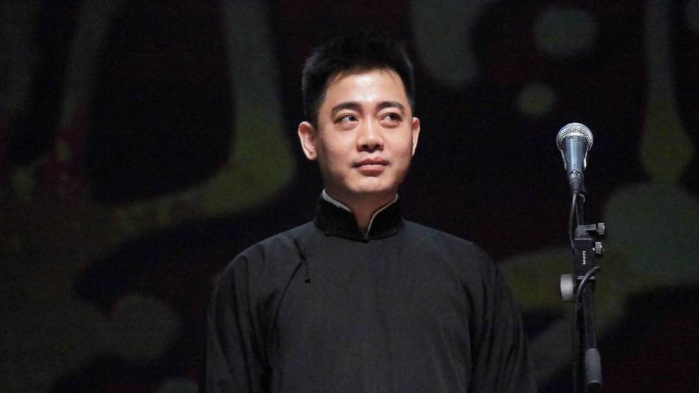 德云社孔云龙套白大褂登台,会带给观众怎样的惊喜呢?