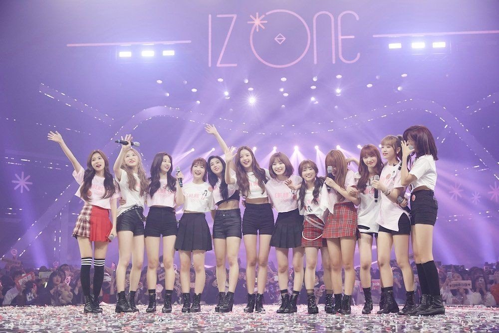 izone,iz=12,组合名含义为:以全世界粉丝们为中心运动的十二色星球