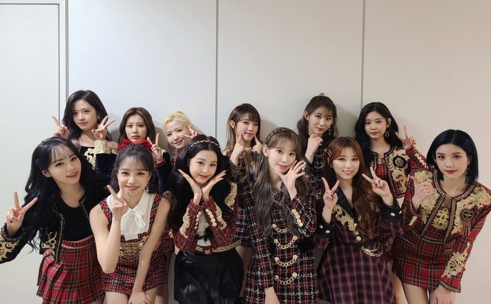 izone,iz=12,组合名含义为:以全世界粉丝们为中心运动的十二色星球