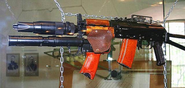 枪挂式榴弹发射器作为一种十分受欢迎的附件,就像步兵的"小型火炮"