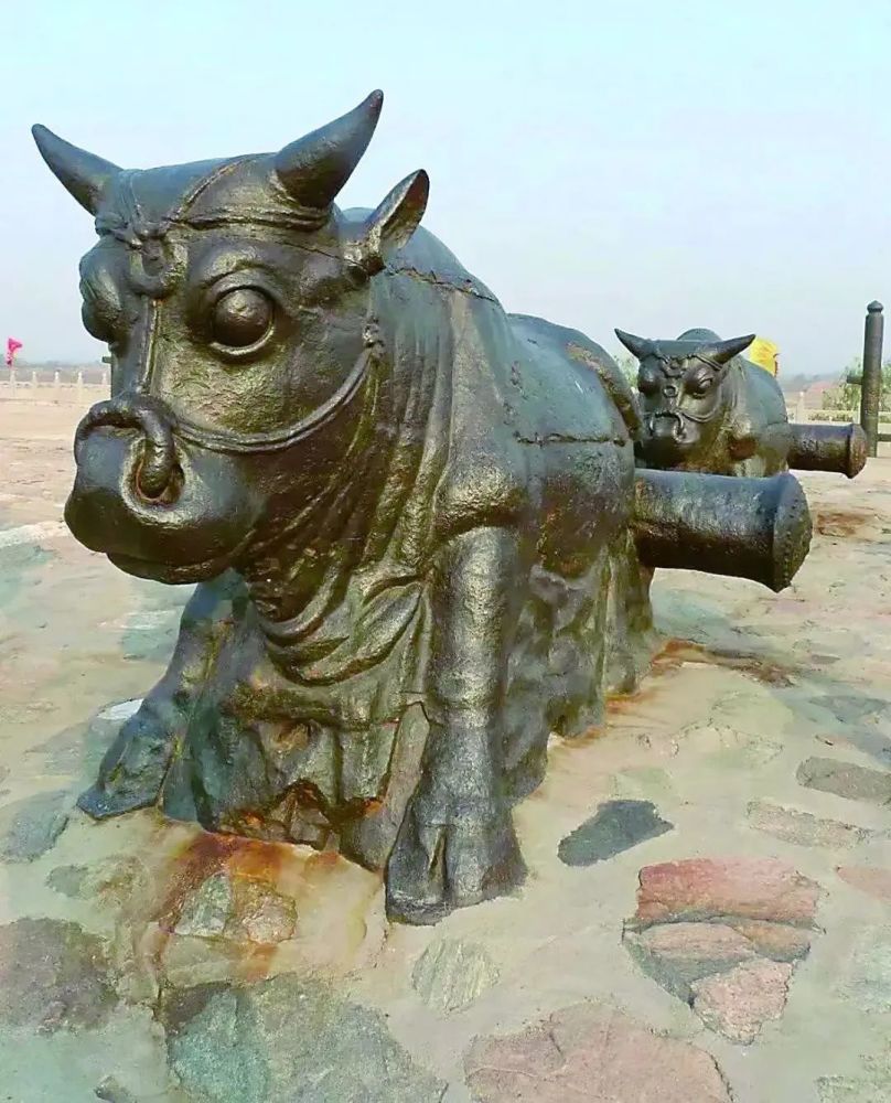 吴为山 唐代开元年间所铸之黄河铁牛雕塑群,位于山西省永济市城西十五
