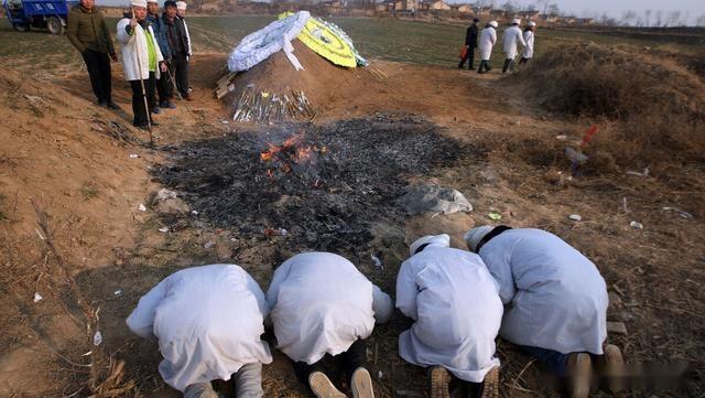 农村的"坟"体现的地位观念,其实是很有讲究的