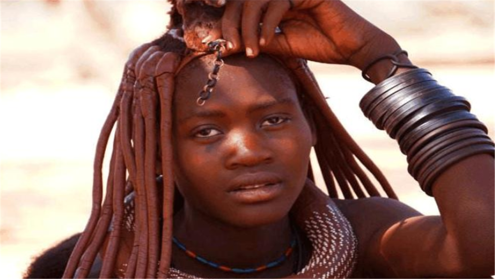 非洲最神秘的原始部落,女孩无需穿衣,夏天防晒令人感到意外