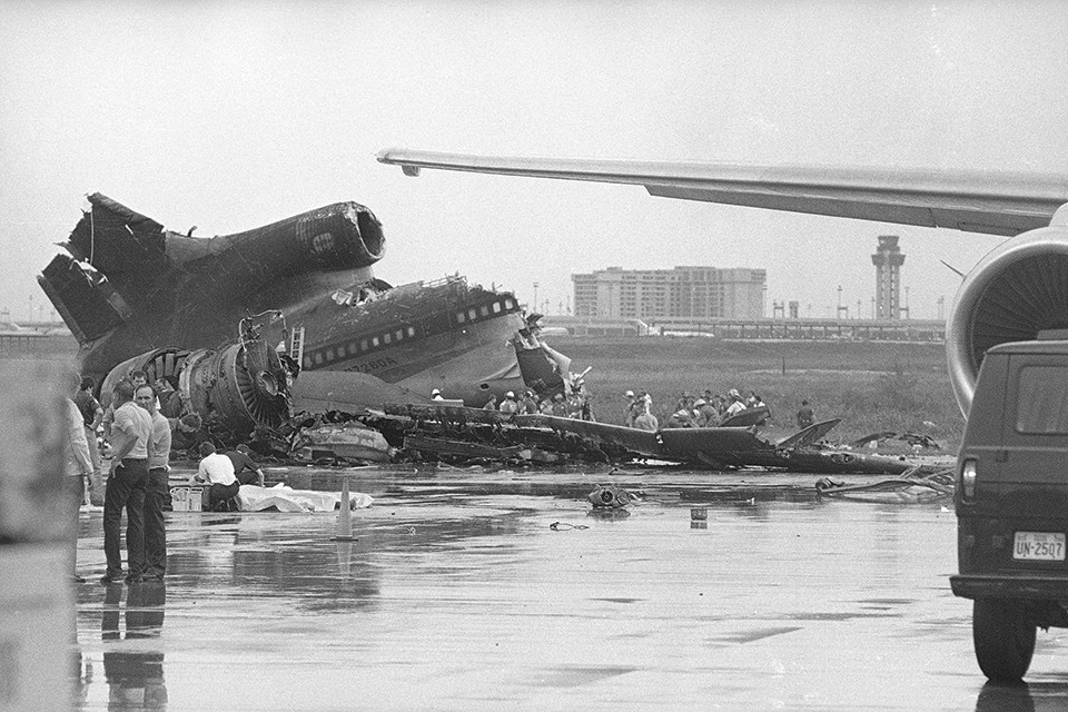 1985年达美航空l-1011飞机空难也可能是遭遇到了下击暴流.