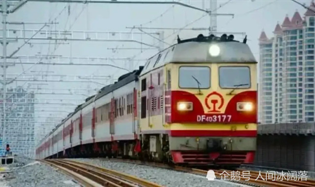 越南河内到中国南宁的国际列车:火车票有4种语言,5008
