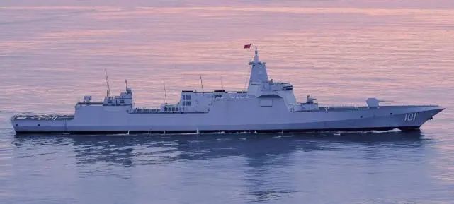 中国第二艘055拉萨舰服役,美媒:世界最强水面战舰