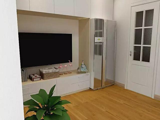 沙发对面的电视墙上定制了白色吊柜和电视柜,并嵌入银色双门冰箱,非常