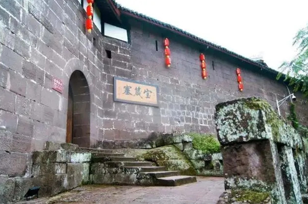 四川达州：只进一扇门巧解万家忧