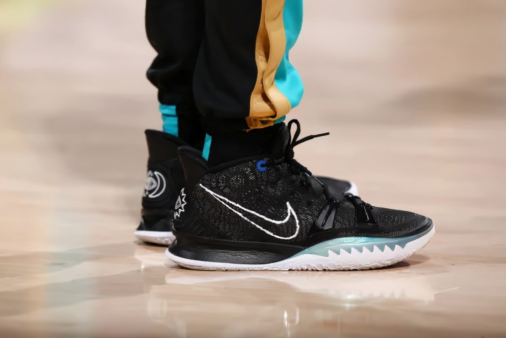 nba球员上脚:curry8生日配色,李宁匹克安踏球鞋都有