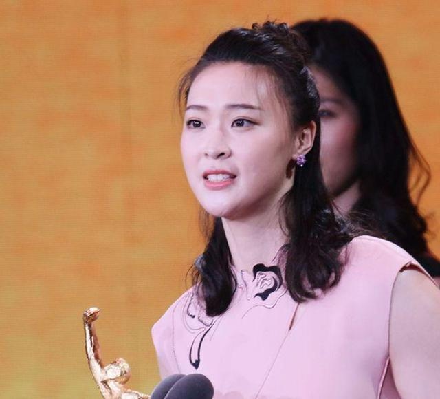 惠若琪宣布怀孕喜讯,笑言给娃准备191的小楼,期待长腿