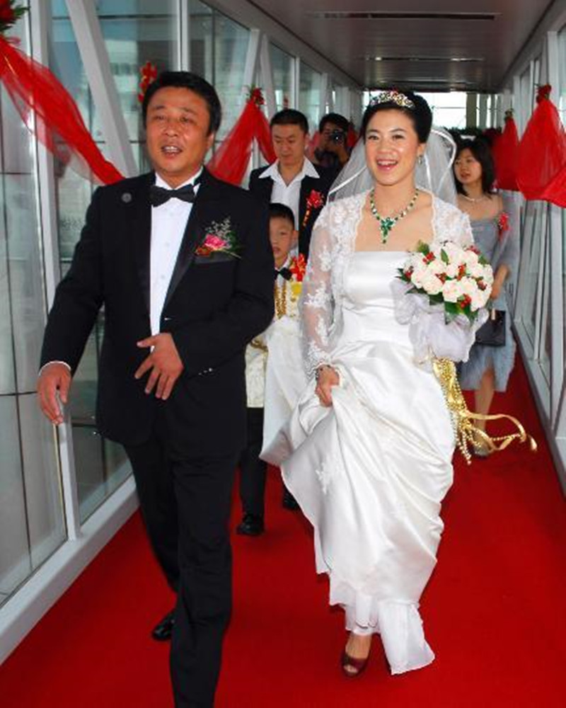 2008年王楠和郭斌在山东举行了海上婚礼,两人在婚后育有一儿一女,生活