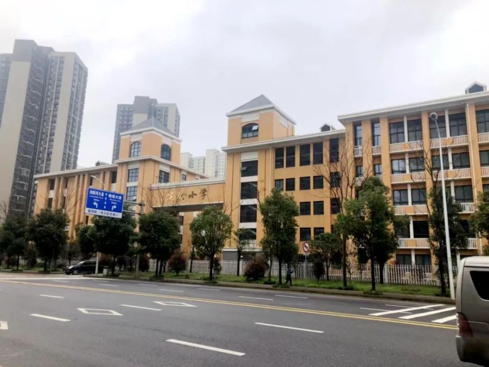 示意图 项目还配建幼儿园,而市级重点小学芙蓉区实验小学,就在对面,不