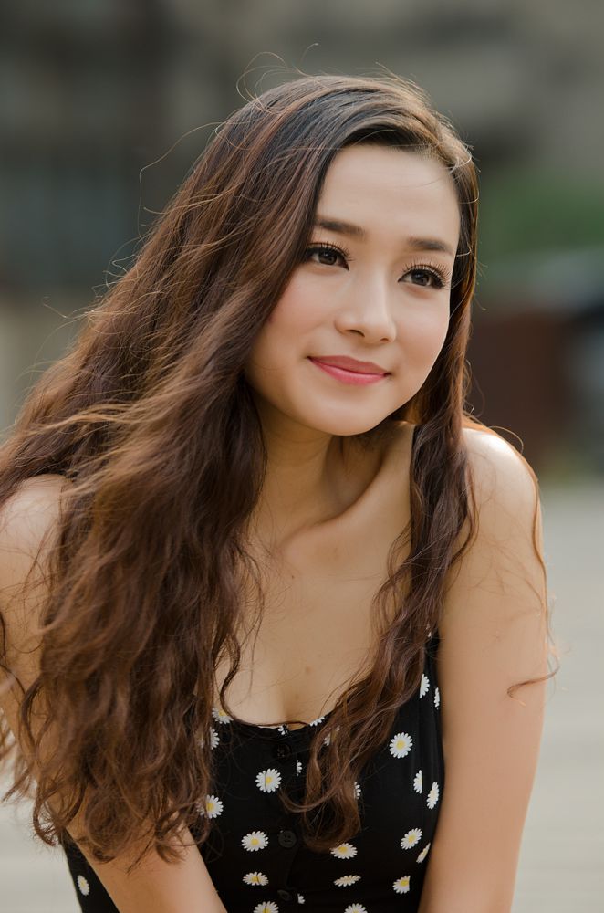 李若宁原名李左飞美女明星一名