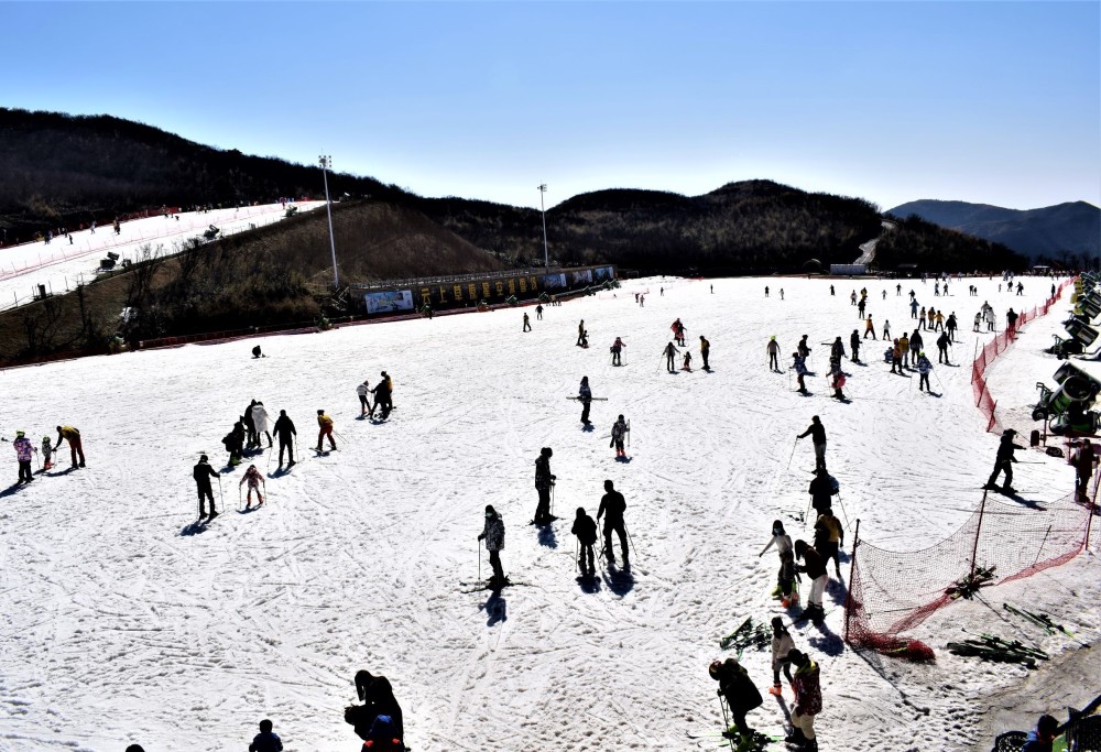 江南难得一见的冰雪世界——安吉云上草原星空滑雪场