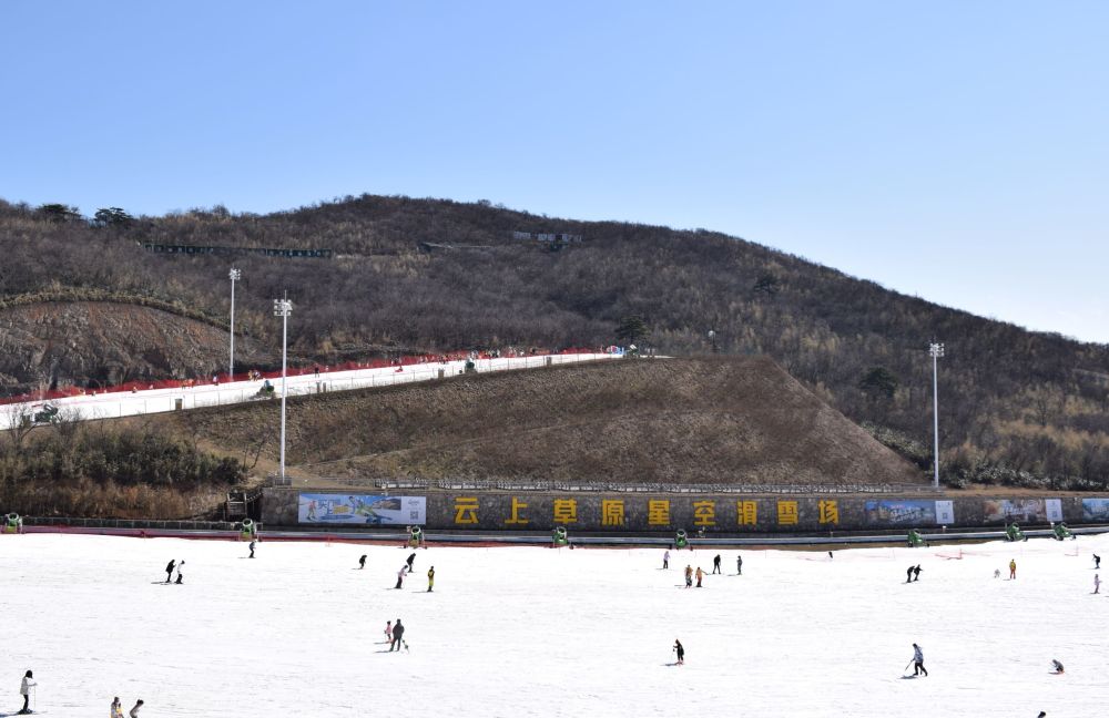 江南难得一见的冰雪世界——安吉云上草原星空滑雪场