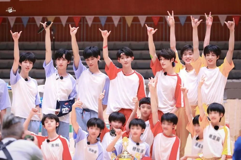 高清壁纸-时代少年团