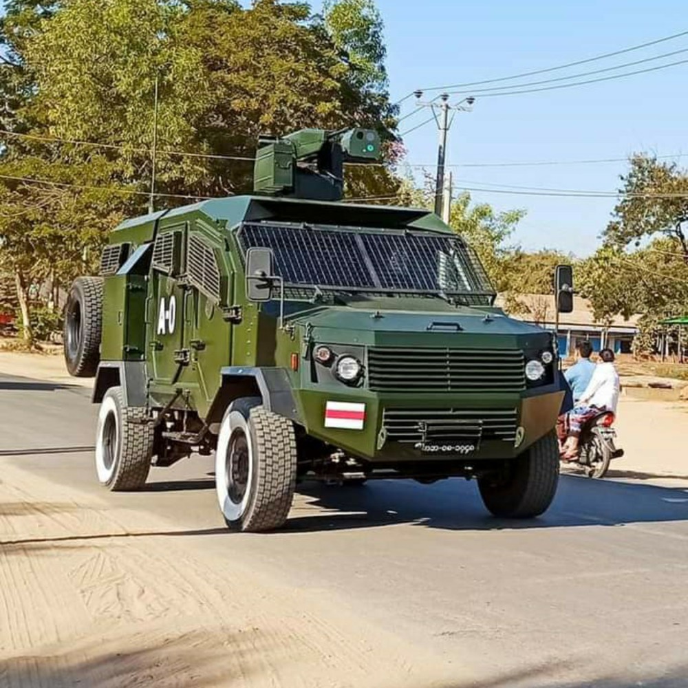 来源成谜,现身缅甸街头的以色列"雷霆"装甲运兵车