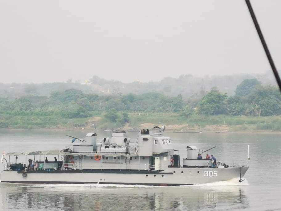 军事对峙持续紧张,缅甸海军近岸巡逻艇沿萨尔温江进入
