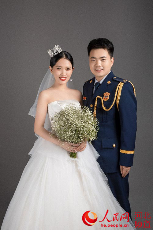 消防婚纱照_消防安全手抄报(3)