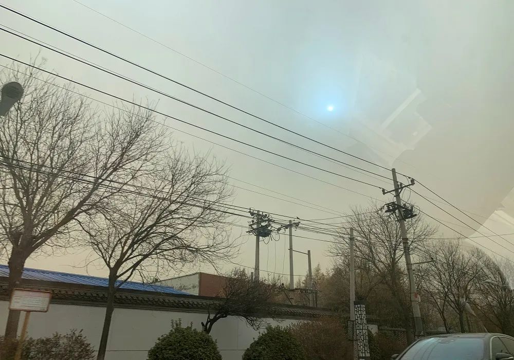 北京天空上演蓝太阳如同火星日落太阳为何变成了蓝色