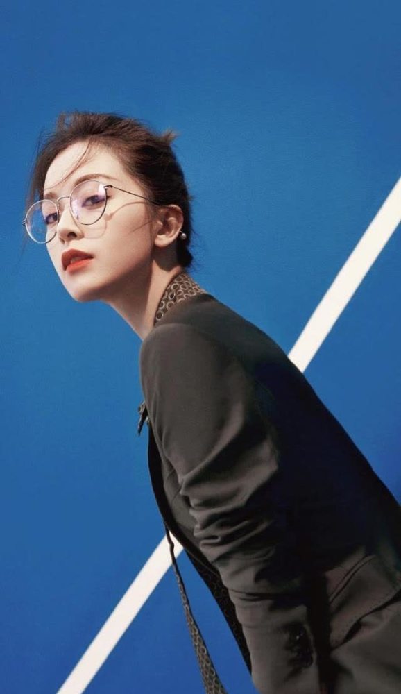 李宁玉不愧是冷月风骨,连休闲装都穿的古典高雅,文咏珊真的好美