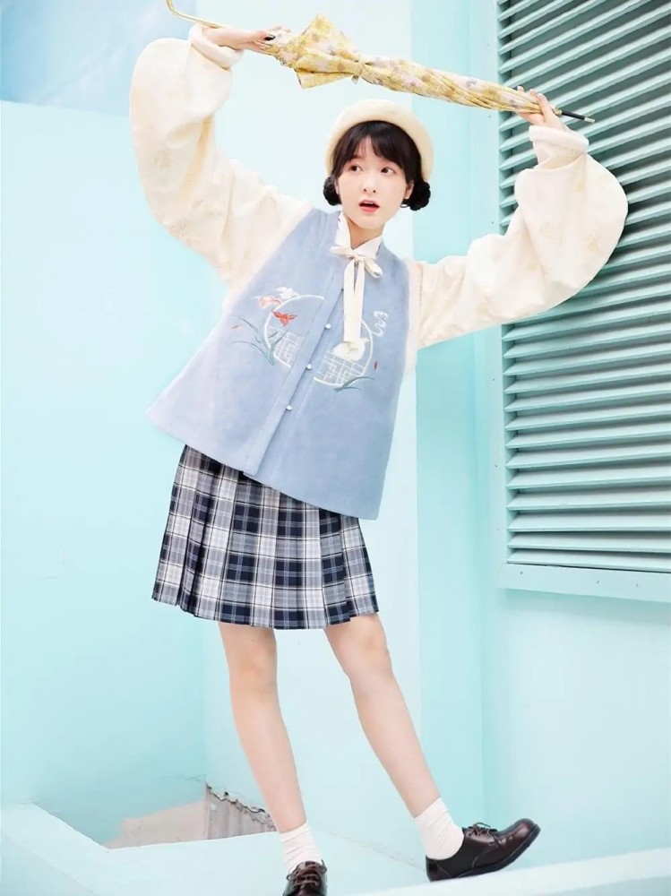 最近"汉服 jk短裙"又火了,学徐娇这样穿,时尚减龄显气质