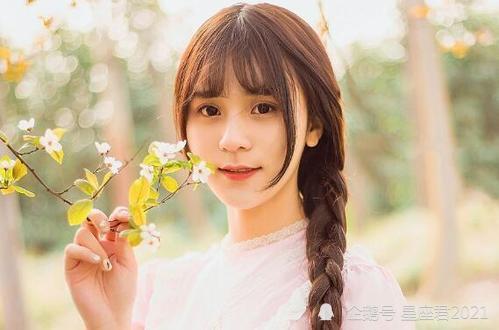 属龙的女人天生就有一种吸引男人的神秘的魅力,她们天生丽质,人缘好