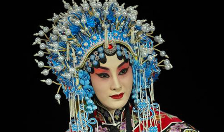 "退居二线"的中国女京剧演员张火丁:既在戏里,又在戏外