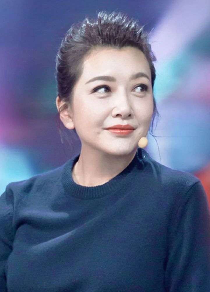 他是江珊前夫,江珊因女儿与靳东分手,他二婚娶富婆儿女双全