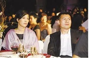 他是那英的富豪老公,不嫌弃老婆未婚生子,儿女双全比高峰幸福