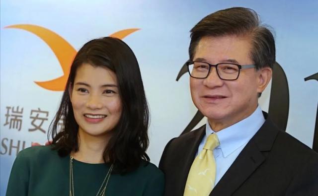 她是罗康瑞前妻,前夫因朱玲玲被骂抛妻弃子,儿女成她的终生依靠