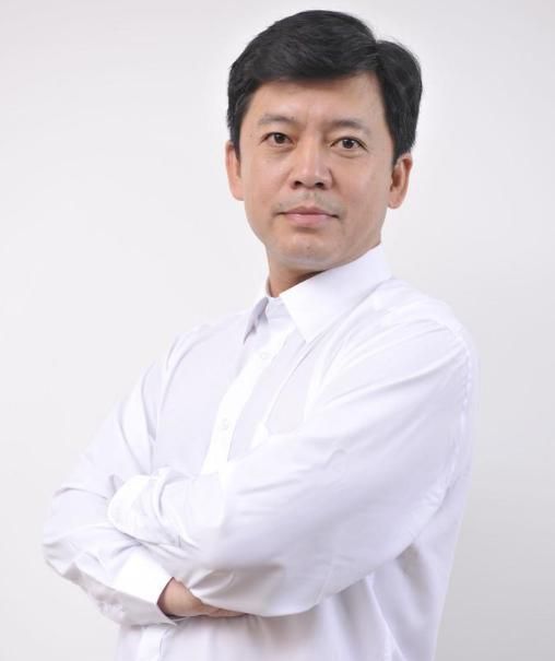 国家一级演员何政军,妻子是我们熟悉的她,难怪一直无绯闻