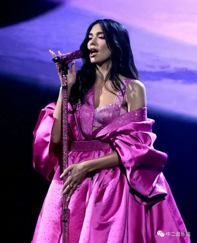 格莱美获奖名单,dua lipa啪姐美炸全场最佳,霉霉三封年专再创新高