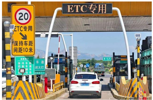 人均跑步里程_跑步图片卡通(2)