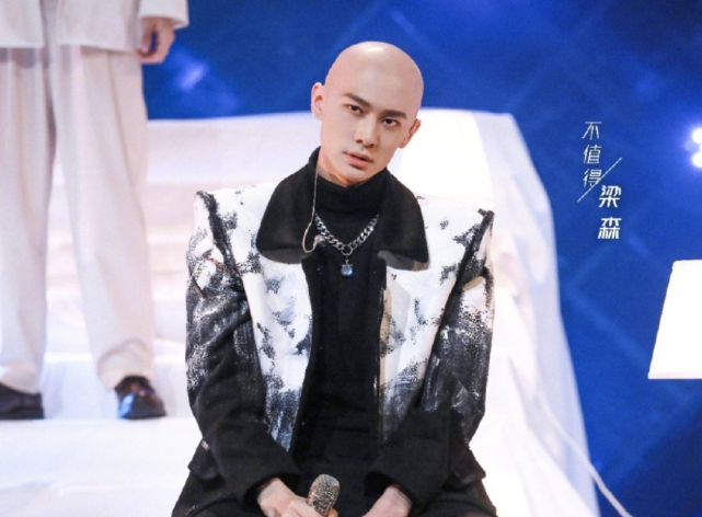 青春有你3太会玩,梁森版公仔没头发,网友:头一次见