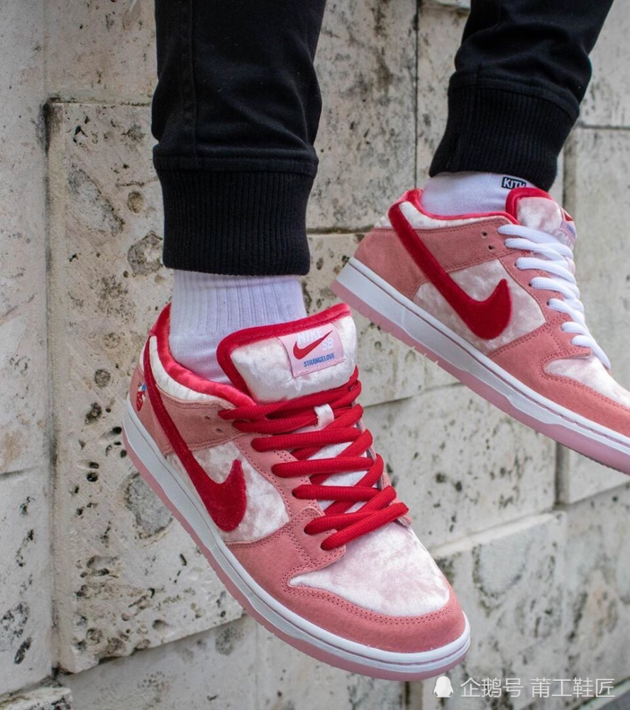 nike sb dunk情人节限定,甜蜜的设计,小姐姐看了欲罢不能!