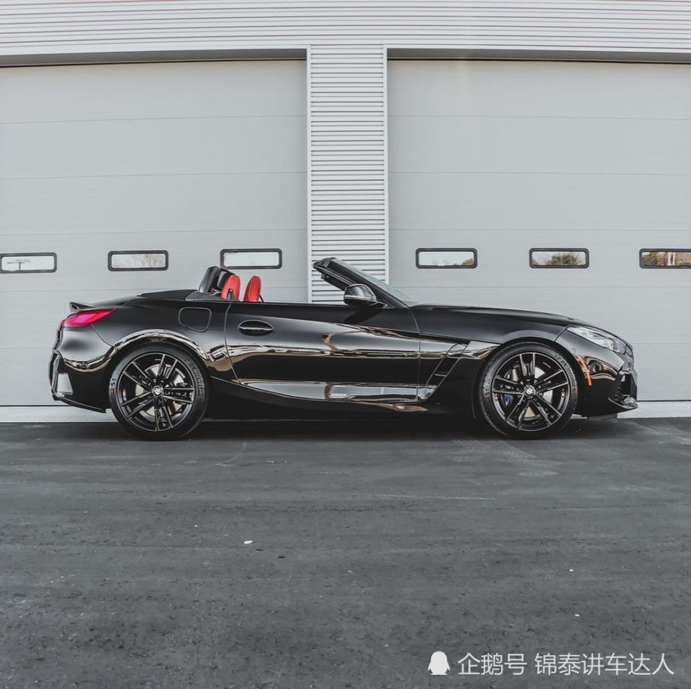 全新bmw z4敞篷轿跑车 | 展厅尚有黑武士