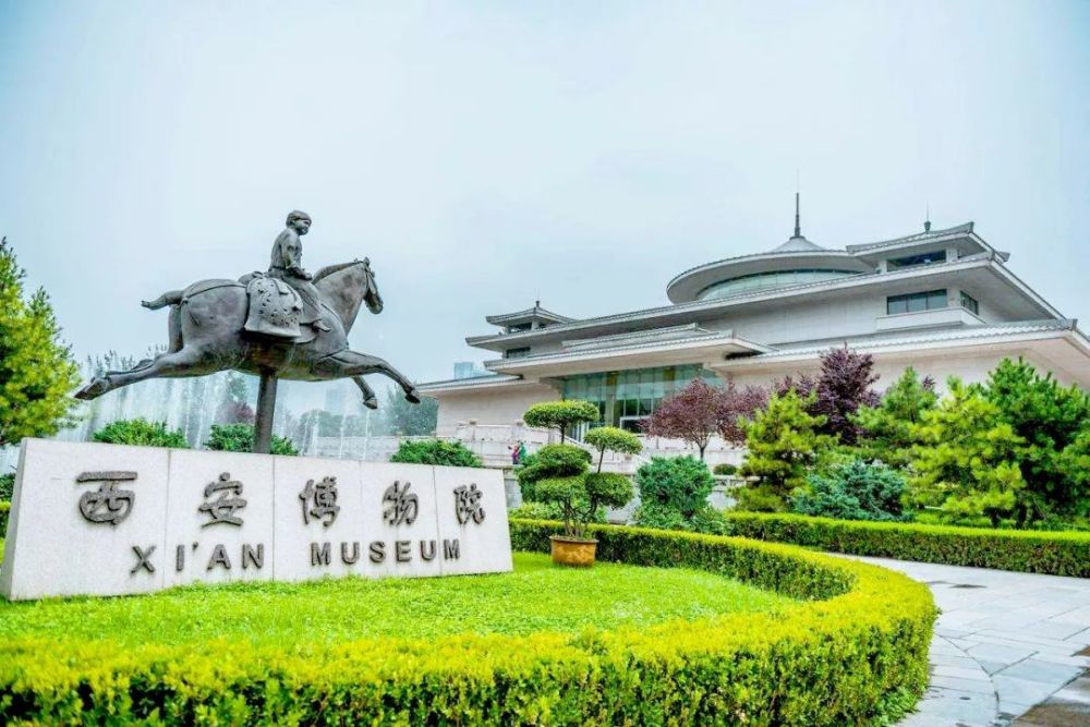 馆内介绍:其中,最值得参观的就是馆内的从周代至明清各个朝代的西安城